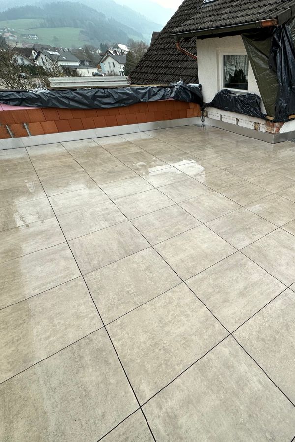 Sanchez Bedachungen - Kenzingen - Flachdaecher - Flachdachabdichtung - Steildachsanierung - Dachbegruenung - Terrassen - Balkonabdichtungen - Garagendachsanierung - Gaubenabdichtung - Plattenverlegung