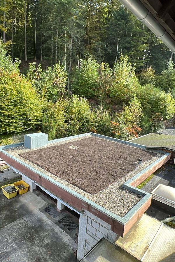 Sanchez Bedachungen - Kenzingen - Flachdaecher - Flachdachabdichtung - Steildachsanierung - Dachbegruenung - Terrassen - Balkonabdichtungen - Garagendachsanierung - Gaubenabdichtung - Plattenverlegung