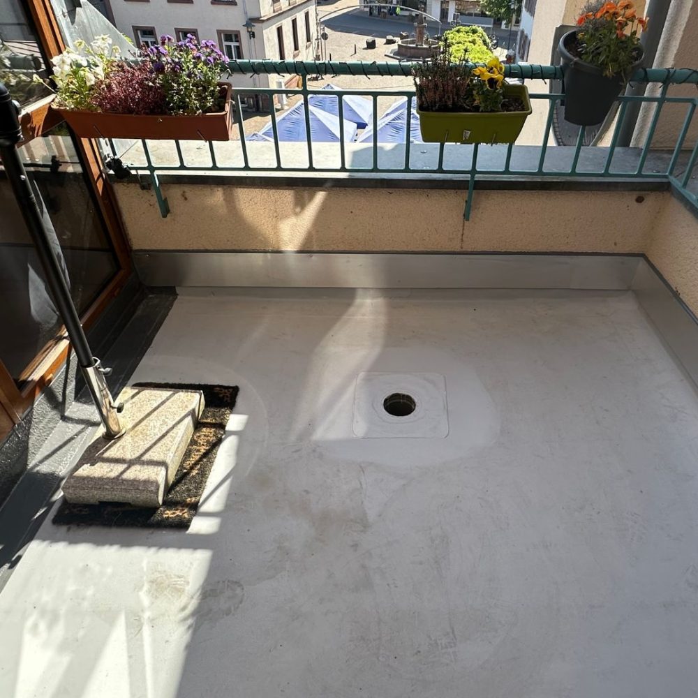 Sanchez Bedachungen - Kenzingen - Flachdaecher - Flachdachabdichtung - Steildachsanierung - Dachbegruenung - Terrassen - Balkonabdichtungen - Garagendachsanierung - Gaubenabdichtung - Plattenverlegung